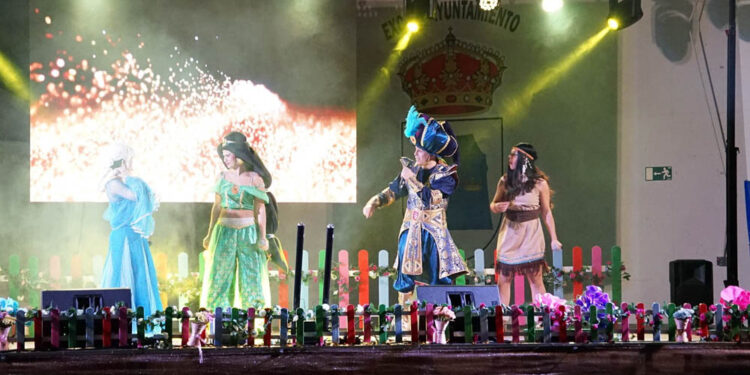 Aldeatejada disfruta de una noche de magia e ilusión con el espectáculo ‘El musical de los cuentos’