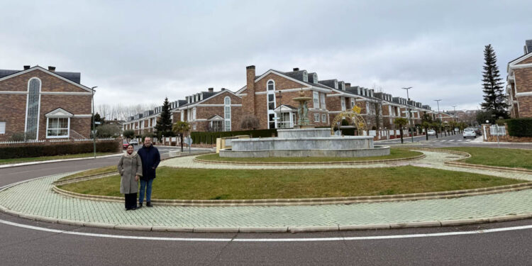 Renovación de luminarias, redes de abastecimiento y pavimentación en urbanización La Fontana