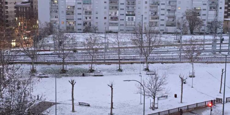 Salamanca amanece cubierta por un manto de nieve