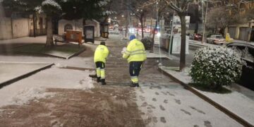 Santa Marta recobra la normalidad con un dispositivo formado por 27 personas, 12.000 kilos de sal y 5 vehículos