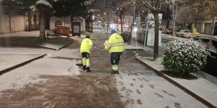 Santa Marta recobra la normalidad con un dispositivo formado por 27 personas, 12.000 kilos de sal y 5 vehículos