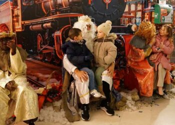 Los niños de Santa Marta viven la ilusión junto a los Reyes Magos de Oriente