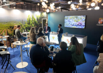 San Esteban de la Sierra se abre paso en FITUR con la  Ruta de los Esgrafiados Serranos