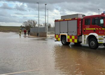 Preocupación vecinal en Aldeatejada por el desbordamiento del arroyo de Zurguén