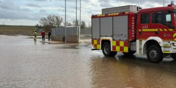 Preocupación vecinal en Aldeatejada por el desbordamiento del arroyo de Zurguén