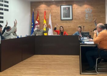 El apoyo de dos ediles de la oposición permite a Castellanos aprobar el mayor presupuesto de su historia por 2,8 millones