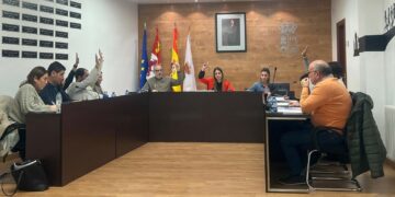 El apoyo de dos ediles de la oposición permite a Castellanos aprobar el mayor presupuesto de su historia por 2,8 millones