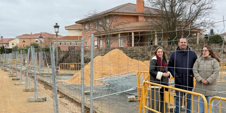 Santa Marta completa los 2 kilómetros pendientes de renovación de la red de agua en la urbanización Aldebarán