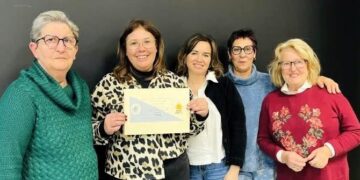 Tejemaneje entrega a Aerscyl la recaudación del mercadillo solidario de Navidad