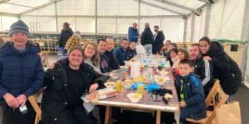 Animación y buen ambiente en Villamayor para degustar más de 1.500 raciones de chichas con huevo