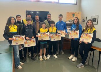 Villamayor entrega las becas a 12 jóvenes deportistas de élite del municipio