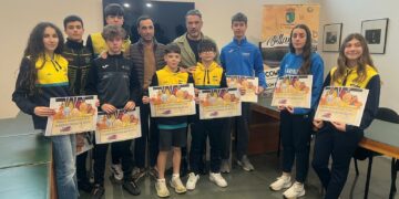 Villamayor entrega las becas a 12 jóvenes deportistas de élite del municipio
