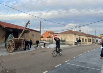 Divertida carrera de cintas de los Quintos de Villares