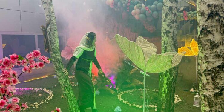 Las hadas, los duendes y los gnomos enseñan el mundo secreto y oculto del bosque encantado en Santa Marta