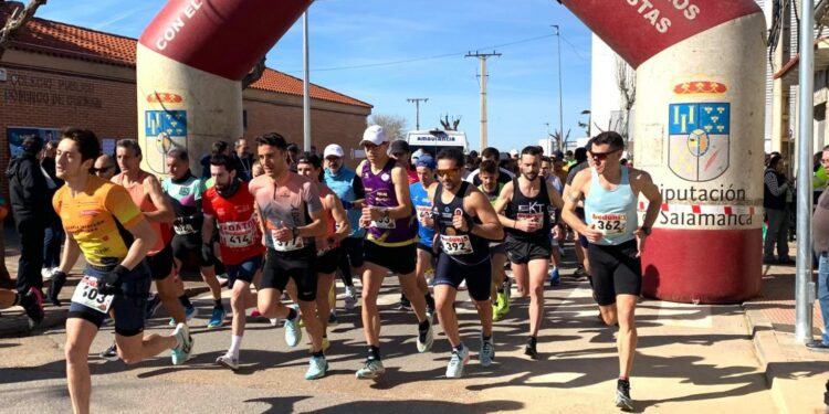 Iván Roade y María Gómez ganan el XII Cross Popular de Doñinos
