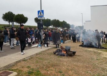 Chocolate, churros, jamón, huevos fritos y gran ambiente en Matanza Tradicional de Aldeatejada
