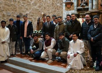 Los ‘mozos’ protagonizan en San Esteban de la Sierra la recuperada fiesta de San Albino