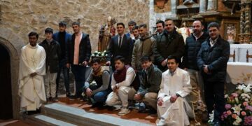 Los ‘mozos’ protagonizan en San Esteban de la Sierra la recuperada fiesta de San Albino