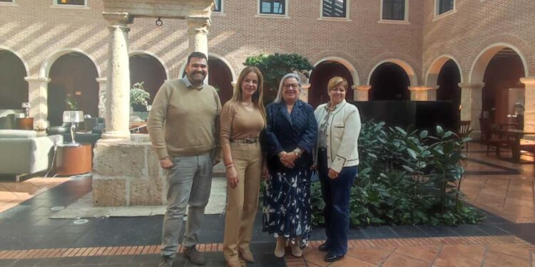 Silvia Clemente se reúne con representantes de la Federación de Autismo de Castilla y León