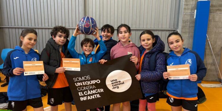El Club Baloncesto Carbajosa recauda más de 700 euros para investigación contra el cáncer infantil