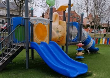 Carbajosa arregla los juegos del parque infantil de Albahonda I tras los actos vandálicos sufridos