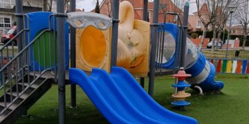 Carbajosa arregla los juegos del parque infantil de Albahonda I tras los actos vandálicos sufridos