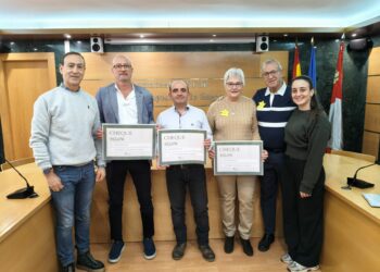 Carbajosa reparte los más de 2.550€ recaudados de la paella solidaria de las fiestas entre Pyfano, Aerscyl y Acecale