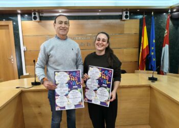 Tamborrada, pasacalles, entierro de la sardina, talleres y chocolate con churros solidario completan el Carnaval de Carbajosa