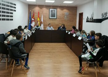 Más columpios, plantar flores, un huerto infantil y contenedores accesibles para ellos, principales propuestas de los niños de Castellanos