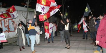 Chabela de la Torre muestra su compromiso con los salmantinos «con firmeza y sin ataduras» en el inicio de la primera campaña electoral de Nueve CyL