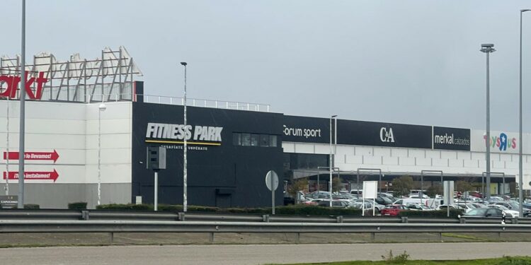 El nuevo radar de la A-50 junto al Centro Comercial Capuchinos empezará a funcionar en primavera