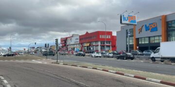 La obra de la ‘rotonda de los supermercados’ obliga a establecer accesos alternativos al polígono Villares