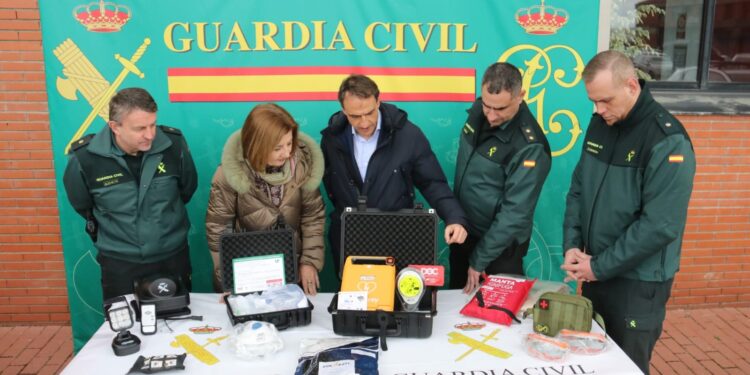 La Guardia Civil incorpora 10 DESA a los vehículos de la provincia para uso pediátrico y de adultos