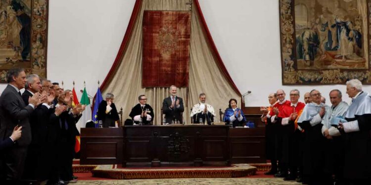 Felipe VI preside la ceremonia de investidura ‘honoris causa’ de Sergio Mattarella