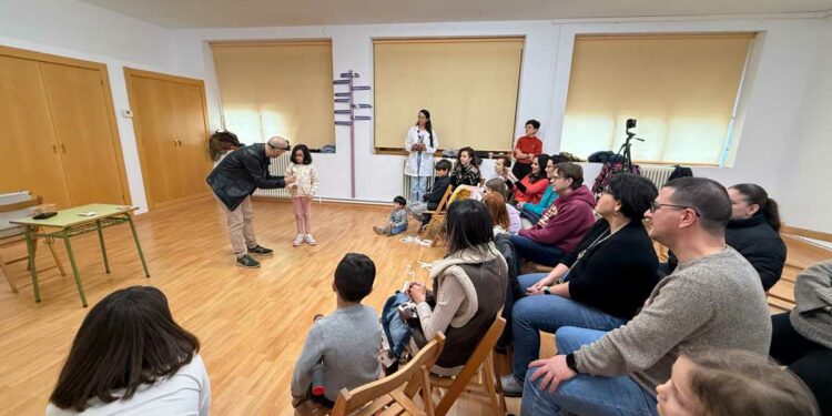 Magia y ciencia se unen en Aldeatejada para celebrar el 8M