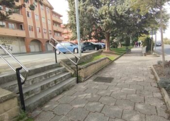 Santa Marta instala barandillas para mejorar la accesibilidad de Signo XXV y plaza Conde de Barcelona