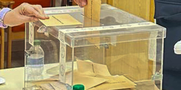 El porcentaje de participación a las 18:00 horas es del 52,7%, un 1,08% mayor que en 2022