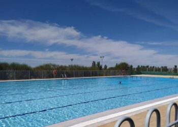Villamayor trabaja para adjudicar la explotación de las piscinas y el bar de las instalaciones