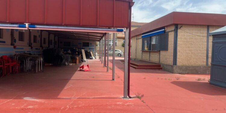 Cabrerizos saca a licitación el bar de las piscinas para la temporada de verano por 1.000€ más IVA