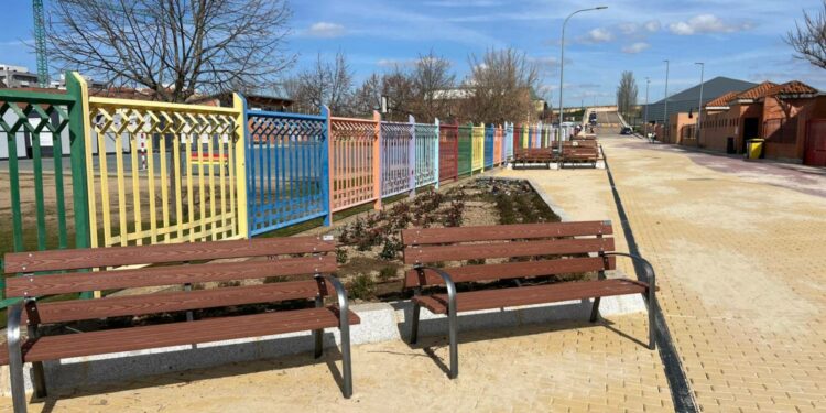 Concluye la renovación de la calle Villares como espacio de paseo y estancia para los vecinos de Carbajosa