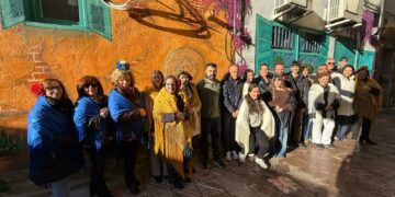Un nuevo mural lleva el color y la luz de Andalucía al centro urbano de Santa Marta