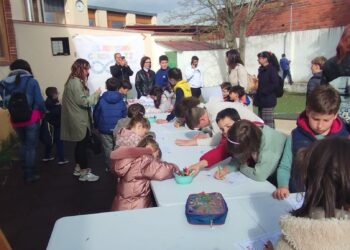 Aldeatejada se vuelca con el pequeño Asier, el vecino que padece trastorno del espectro autista