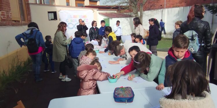 Aldeatejada se vuelca con el pequeño Asier, el vecino que padece trastorno del espectro autista