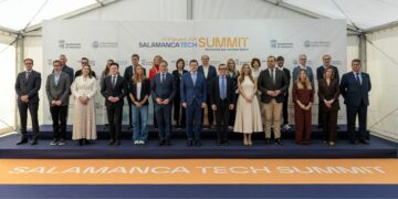 Mañueco apuesta por convertir a Castilla y León en un polo tecnológico de referencia en el suroeste de Europa