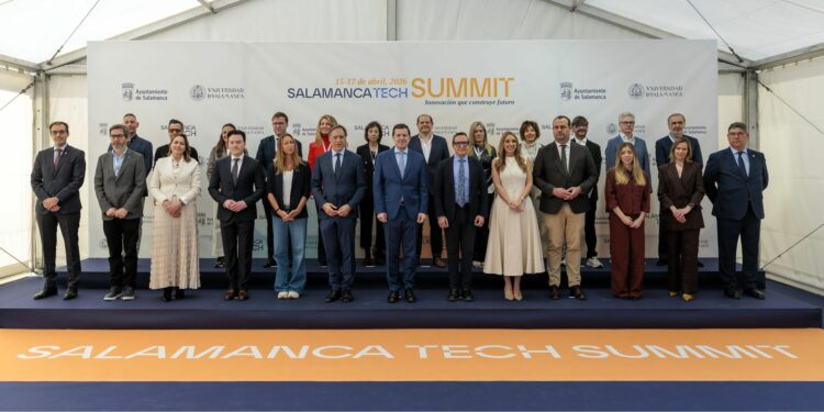 Mañueco apuesta por convertir a Castilla y León en un polo tecnológico de referencia en el suroeste de Europa