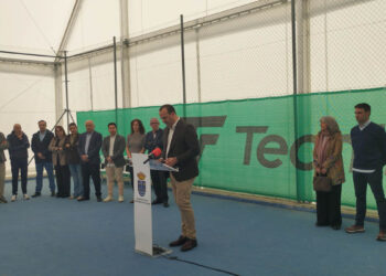 Santa Marta estrena en la zona deportiva ‘La Raqueta’ la primera pista cubierta para la práctica del tenis de toda la provincia