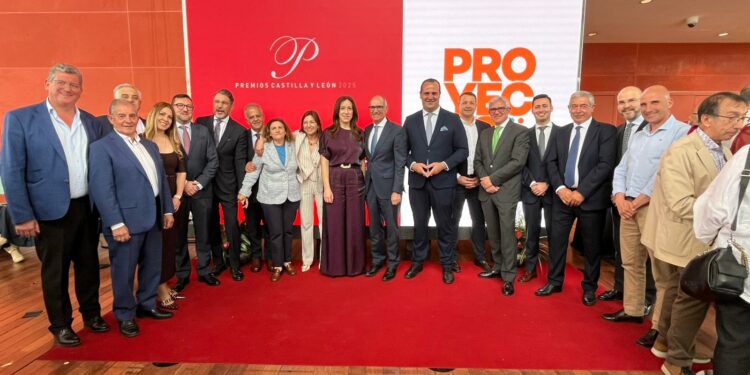 Los alcaldes del alfoz apoyan a los galardonados en los Premios Castilla y León