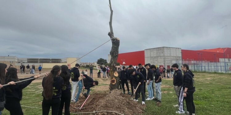 Los Quintos de 2007 de Villares celebran su fiesta el 2 de mayo