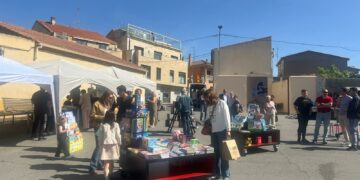 Los vecinos de Cabrerizos siguen fieles a la cita anual con la cultura y la literatura en la VI Feria del Libro