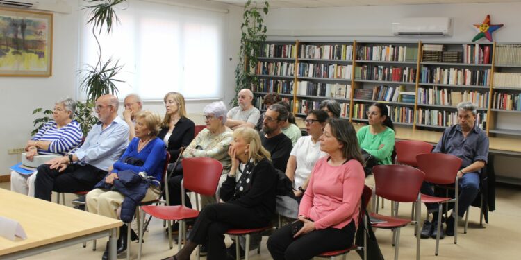 Cabrerizos finaliza la Semana del Libro con la presentación de ‘Cuentos y Relatos’ del taller de escritura